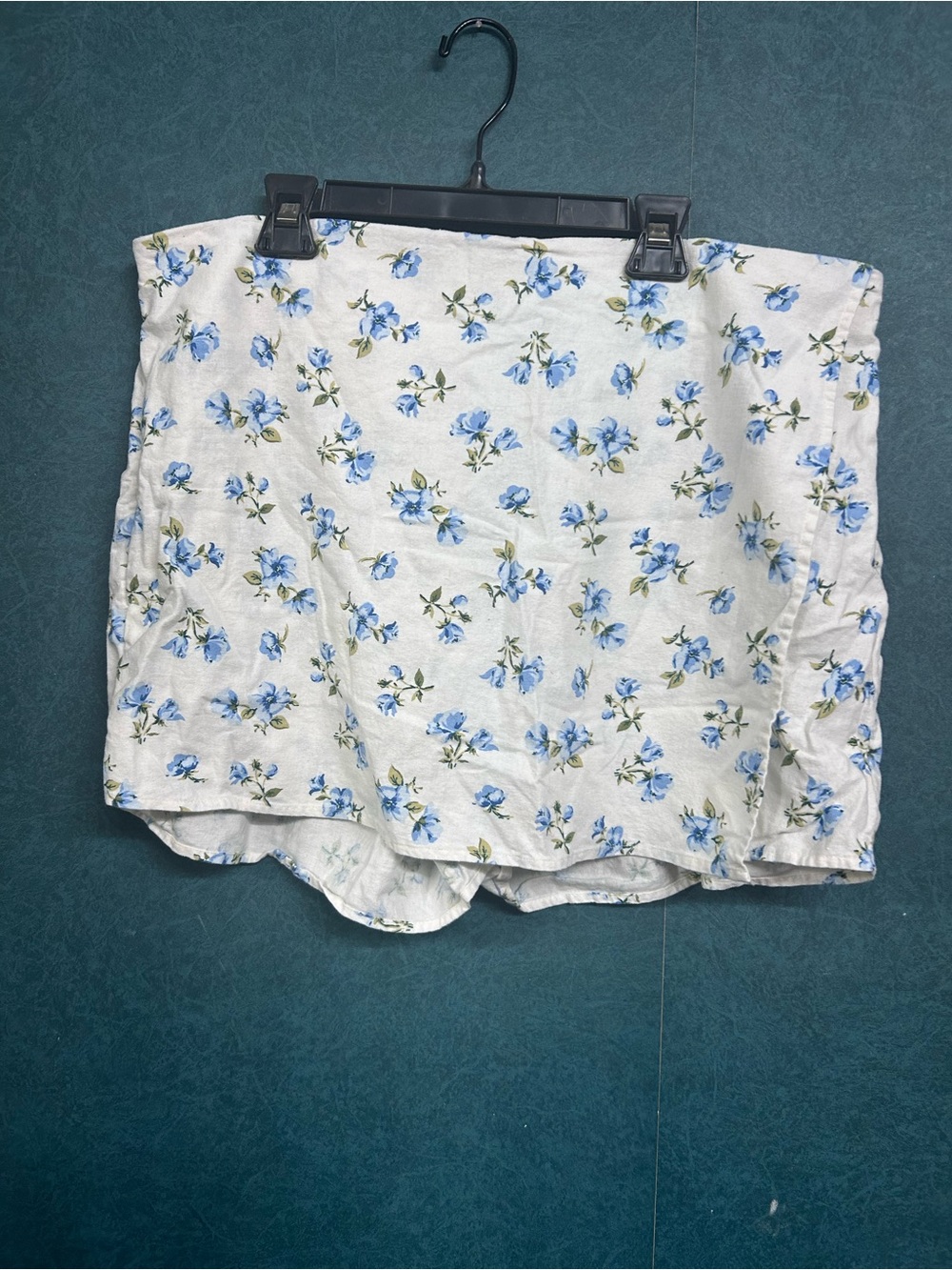 GUC XL Old Navy White Floral Skort